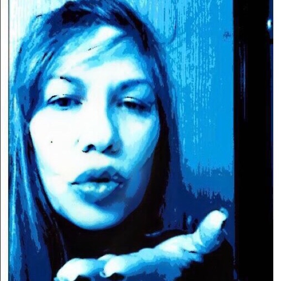 LIKE THIS POST TO GET NOTIFIED WHEN I GO LIVE. Hi I’M TRACI Posh Ambassador 5⭐️ - Picture 3 of 10